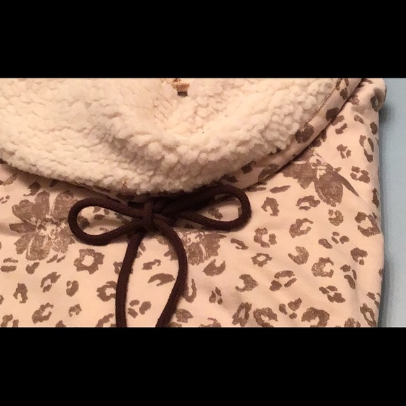 Hem and Thread top w/sherpa collar NWT - Picture 6 of 6